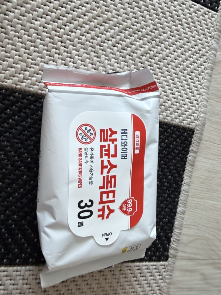 유모차 프레임을 닦을 때 사용한 살균 물티슈 제품