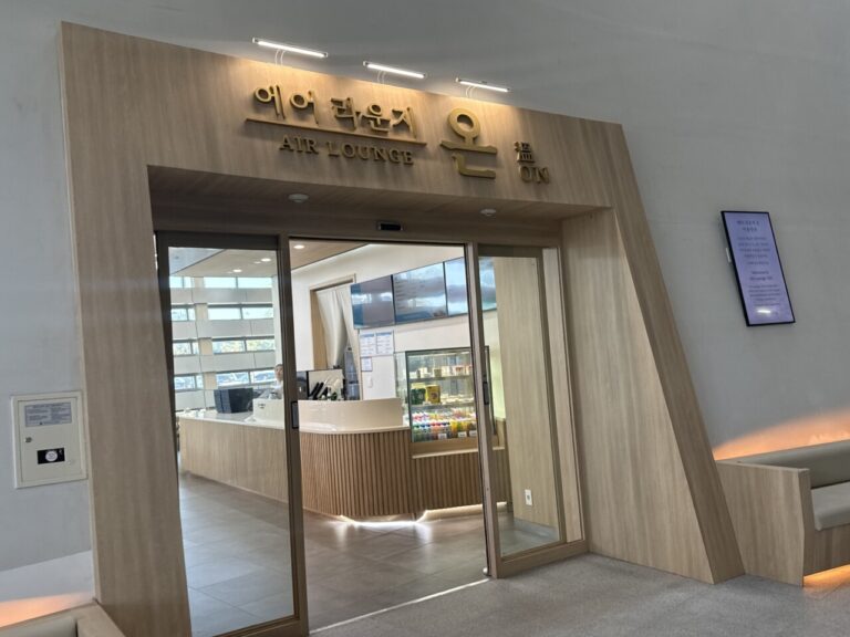 국립항공박물관 에어라운지 온 입구